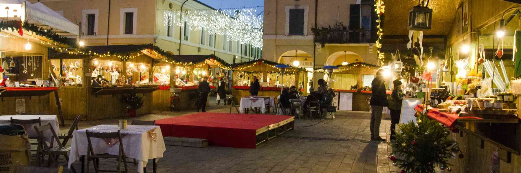 Weihnachtsaufführungen auf der Piazza Garibaldi