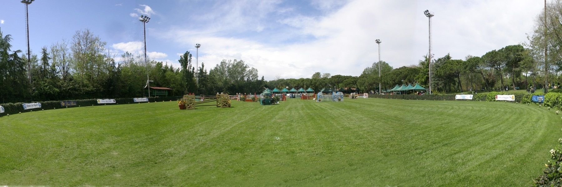 Centre hippique Le Siepi - calendrier de avril et mai